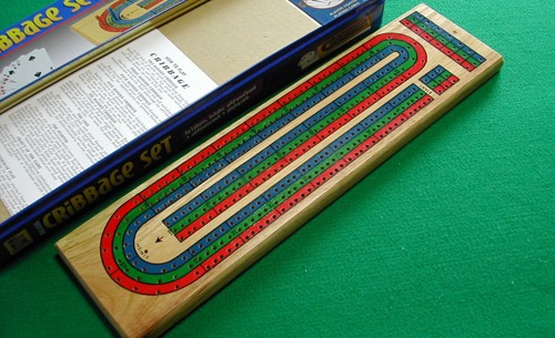 似たデザインだけど木製